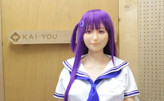 ゲーム「ヴァルキリードライヴ」の美少女が来社! 等身大ドールが高クオリティ