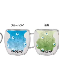 注ぐ飲み物次第で様々な色に変わるミャクミャク様